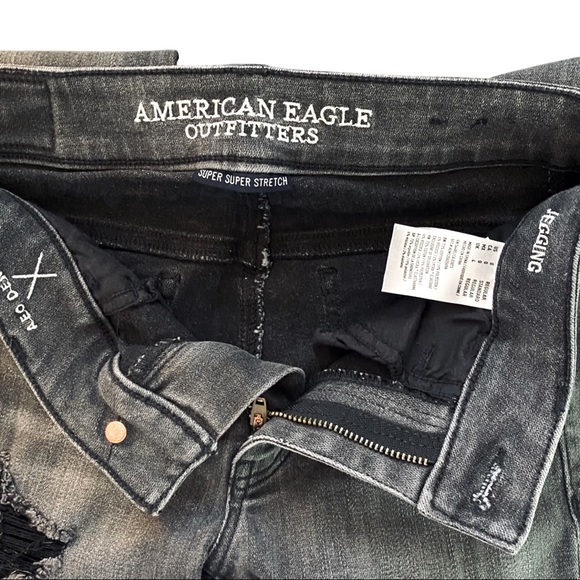 NEW | American Eagle | Super Super Stretch Washed Black Ripped Jegging | Size 0 - Picture 4 of 7